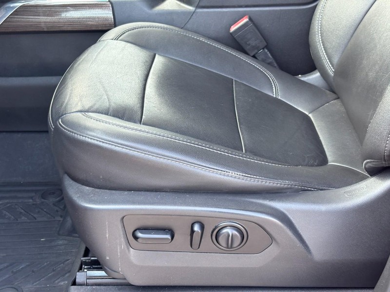 Chevrolet Silverado 1500 Vehicle Full-screen Gallery Image 16