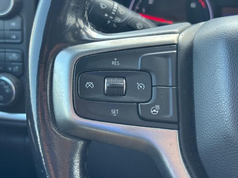 Chevrolet Silverado 1500 Vehicle Full-screen Gallery Image 18