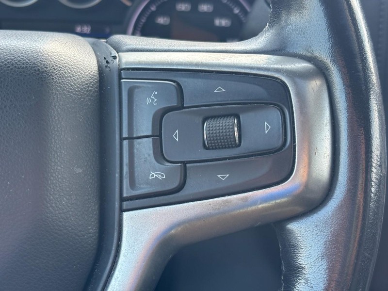 Chevrolet Silverado 1500 Vehicle Full-screen Gallery Image 19
