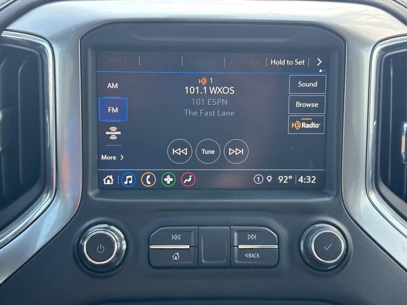 Chevrolet Silverado 1500 Vehicle Full-screen Gallery Image 21