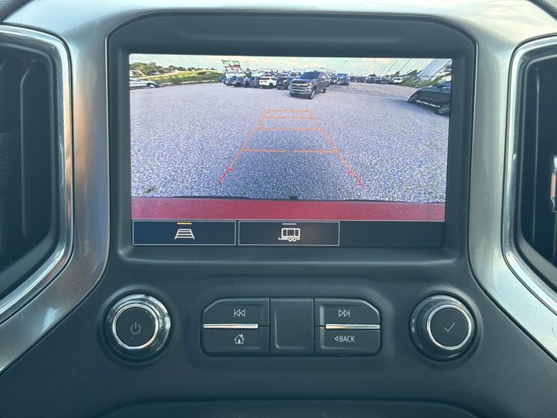 Chevrolet Silverado 1500 Vehicle Full-screen Gallery Image 22