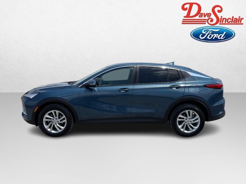 Buick Envista Vehicle Full-screen Gallery Image 08