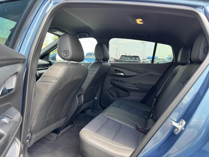 Buick Envista Vehicle Full-screen Gallery Image 11