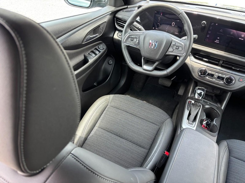 Buick Envista Vehicle Full-screen Gallery Image 12