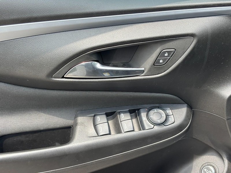 Buick Envista Vehicle Full-screen Gallery Image 16