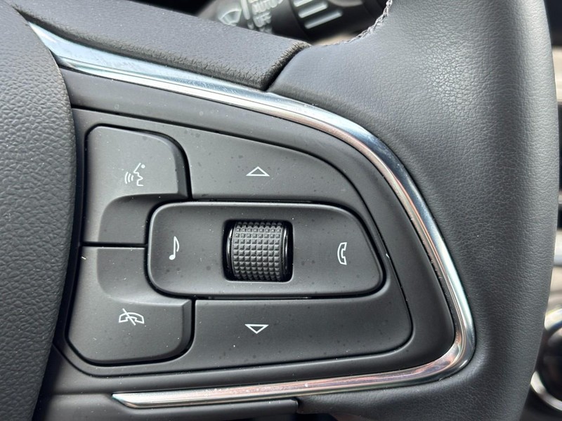 Buick Envista Vehicle Full-screen Gallery Image 18