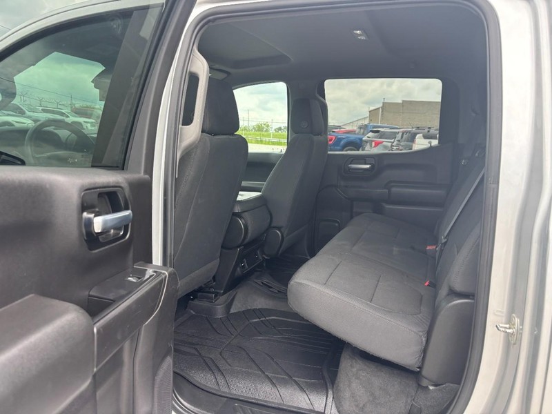 Chevrolet Silverado 1500 Vehicle Full-screen Gallery Image 11