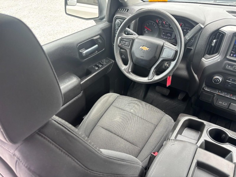 Chevrolet Silverado 1500 Vehicle Full-screen Gallery Image 12