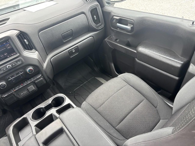Chevrolet Silverado 1500 Vehicle Full-screen Gallery Image 14