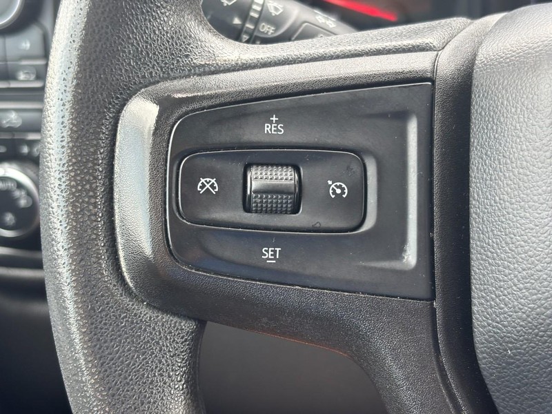 Chevrolet Silverado 1500 Vehicle Full-screen Gallery Image 17