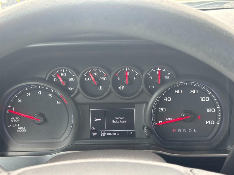 Chevrolet Silverado 1500 Vehicle Full-screen Gallery Image 18