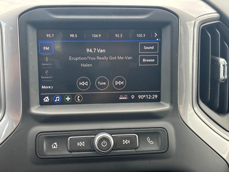 Chevrolet Silverado 1500 Vehicle Full-screen Gallery Image 19