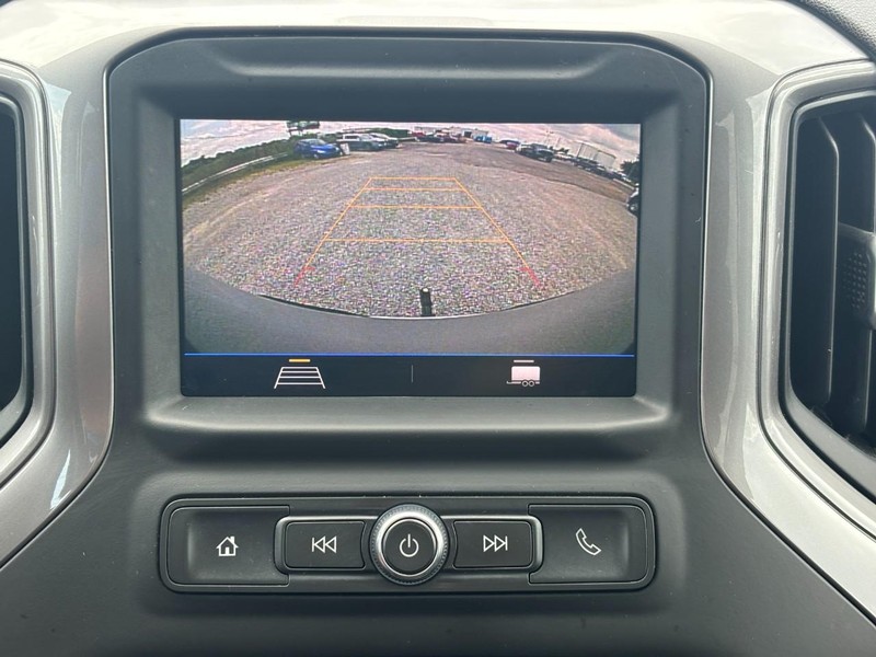 Chevrolet Silverado 1500 Vehicle Full-screen Gallery Image 20