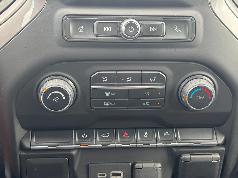 Chevrolet Silverado 1500 Vehicle Full-screen Gallery Image 21