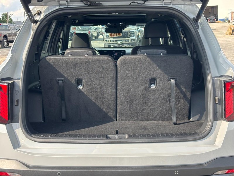 Kia Sorento Vehicle Full-screen Gallery Image 11