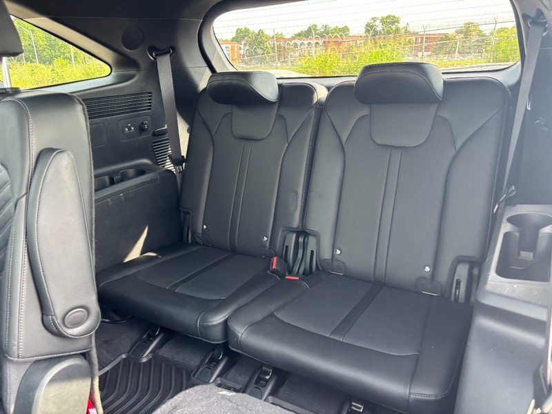 Kia Sorento Vehicle Full-screen Gallery Image 13