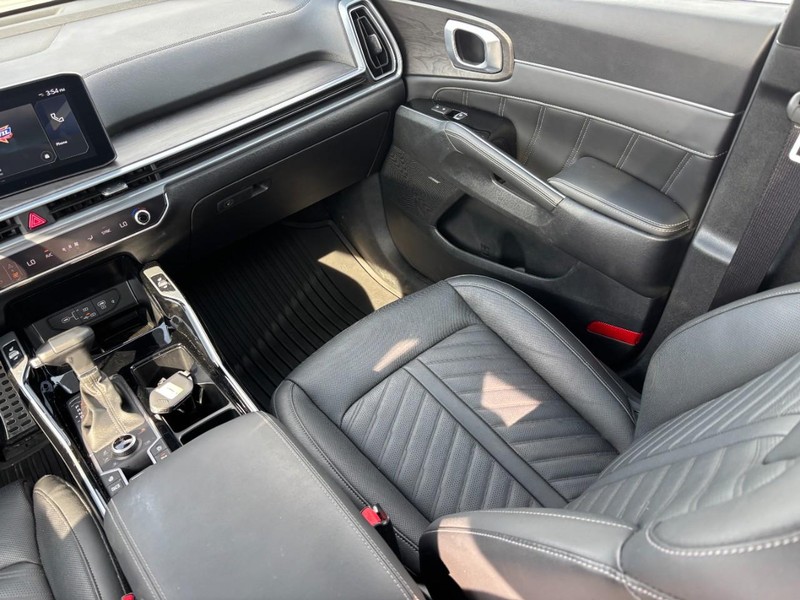 Kia Sorento Vehicle Full-screen Gallery Image 17