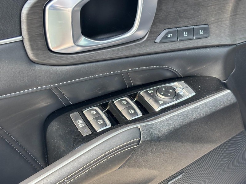 Kia Sorento Vehicle Full-screen Gallery Image 19