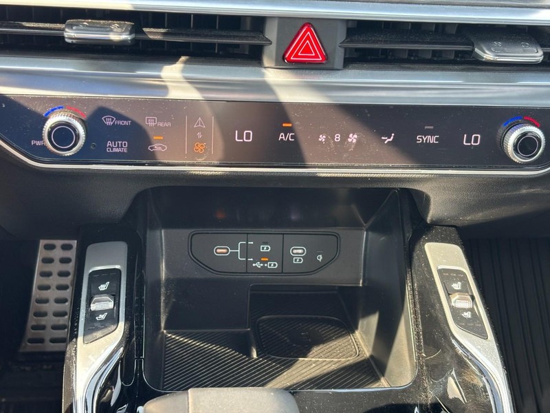 Kia Sorento Vehicle Full-screen Gallery Image 26