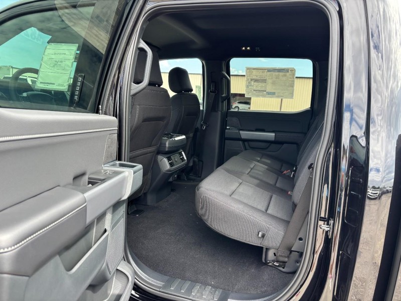 Ford F-150 Vehicle Full-screen Gallery Image 13
