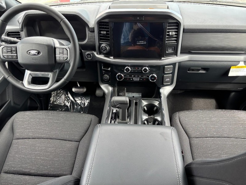 Ford F-150 Vehicle Full-screen Gallery Image 15