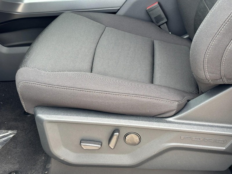 Ford F-150 Vehicle Full-screen Gallery Image 17