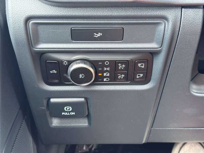 Ford F-150 Vehicle Full-screen Gallery Image 19