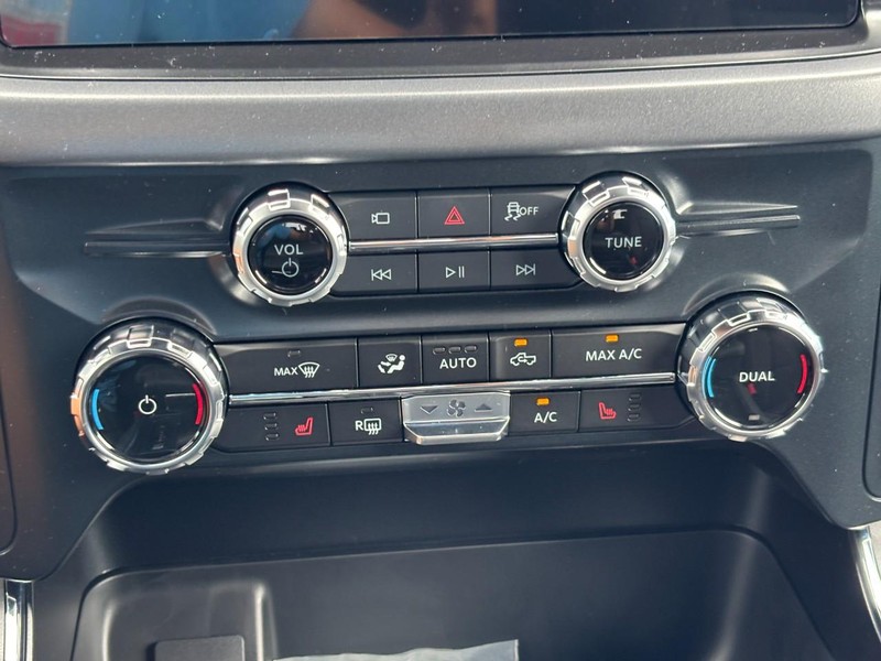 Ford F-150 Vehicle Full-screen Gallery Image 26