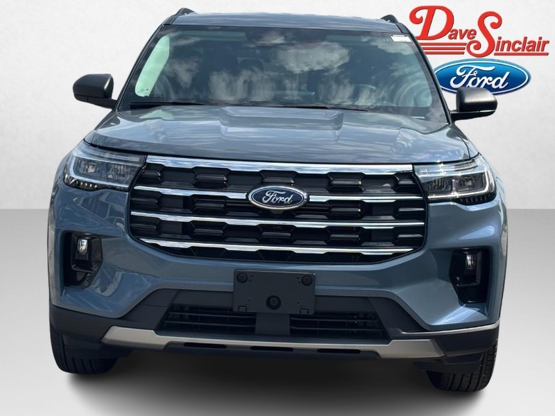 Ford Explorer Vehicle Full-screen Gallery Image 02