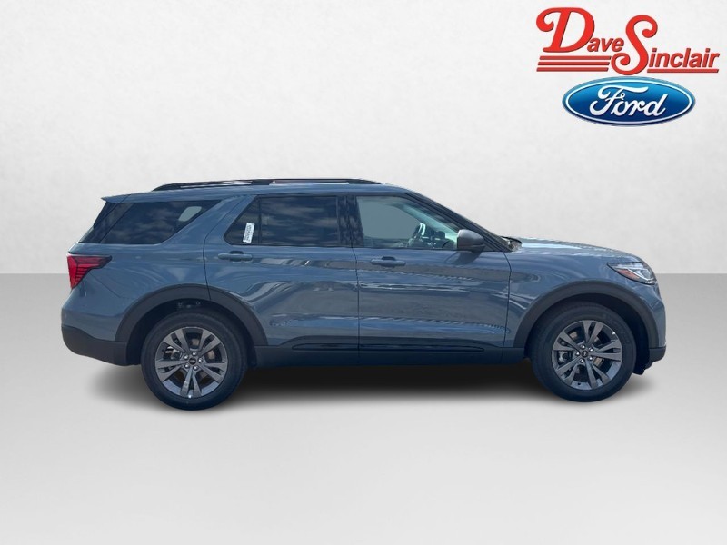 Ford Explorer Vehicle Full-screen Gallery Image 05