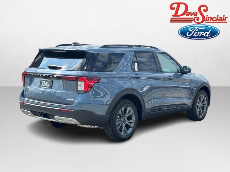 Ford Explorer Vehicle Full-screen Gallery Image 07