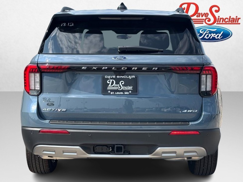 Ford Explorer Vehicle Full-screen Gallery Image 08