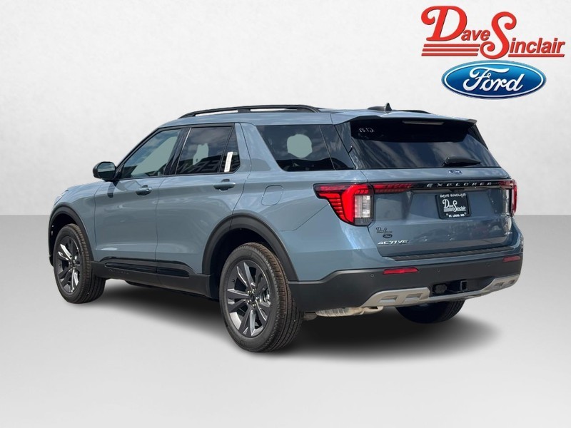 Ford Explorer Vehicle Full-screen Gallery Image 09