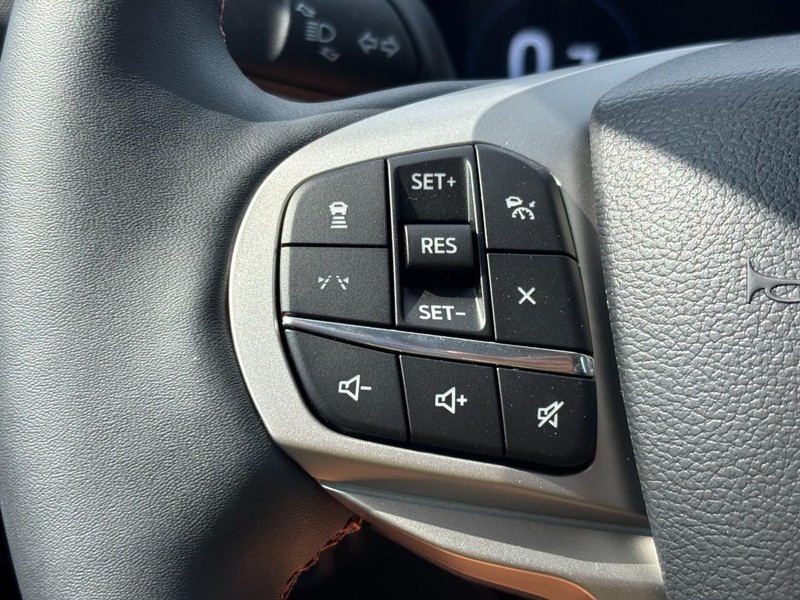 Ford Explorer Vehicle Full-screen Gallery Image 20