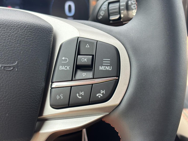 Ford Explorer Vehicle Full-screen Gallery Image 21