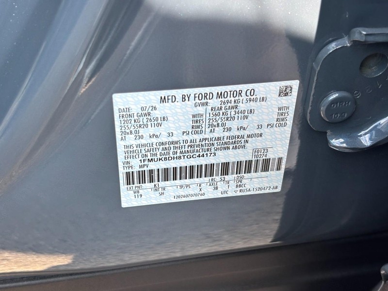 Ford Explorer Vehicle Full-screen Gallery Image 25