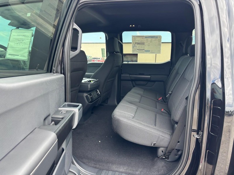 Ford F-150 Vehicle Full-screen Gallery Image 13