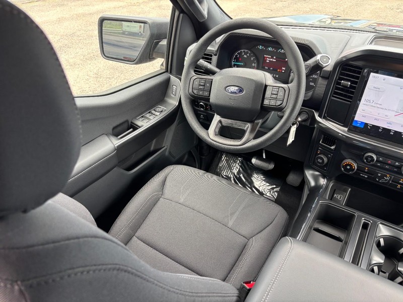 Ford F-150 Vehicle Full-screen Gallery Image 14