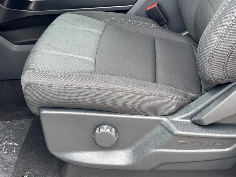 Ford F-150 Vehicle Full-screen Gallery Image 17