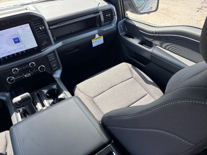 Ford F-150 Vehicle Full-screen Gallery Image 16