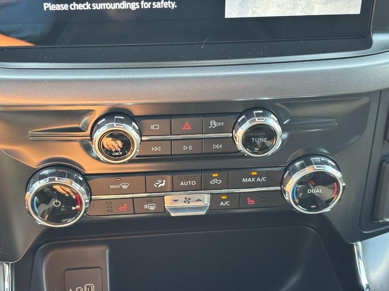 Ford F-150 Vehicle Full-screen Gallery Image 25