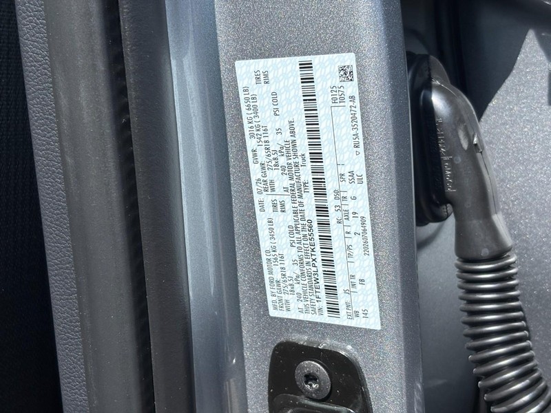Ford F-150 Vehicle Full-screen Gallery Image 26