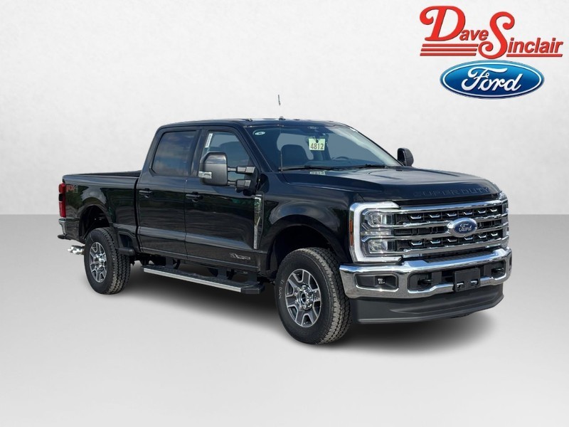 Ford Super Duty F-250 SRW Vehicle Full-screen Gallery Image 04