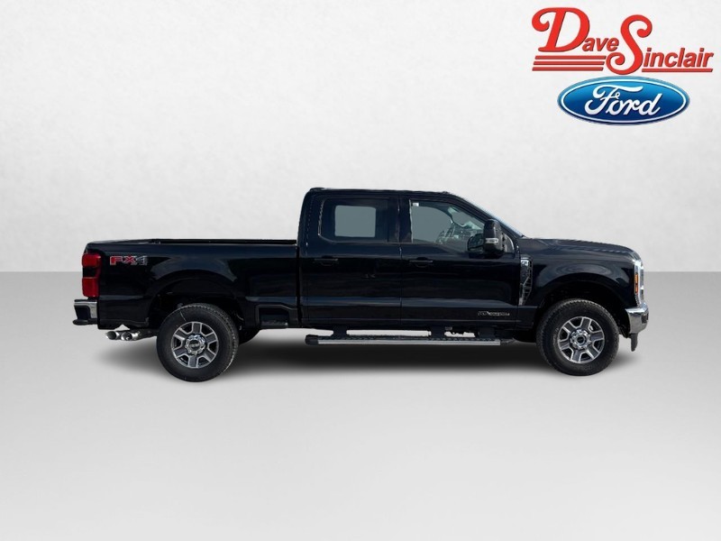 Ford Super Duty F-250 SRW Vehicle Full-screen Gallery Image 05