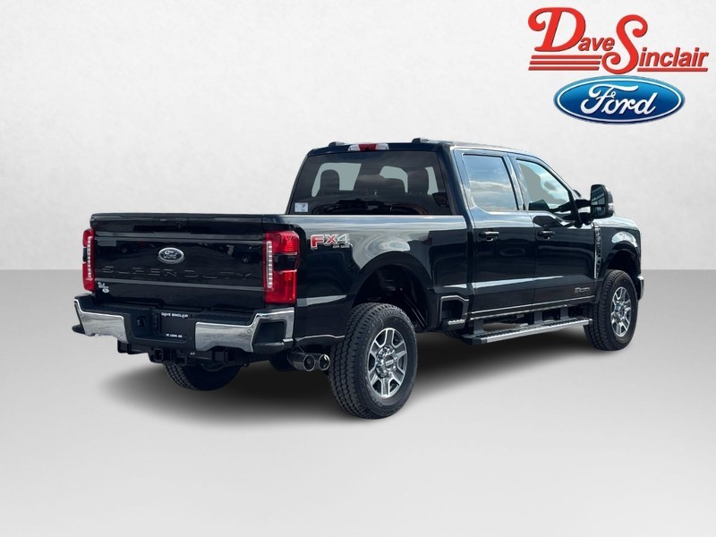 Ford Super Duty F-250 SRW Vehicle Full-screen Gallery Image 07
