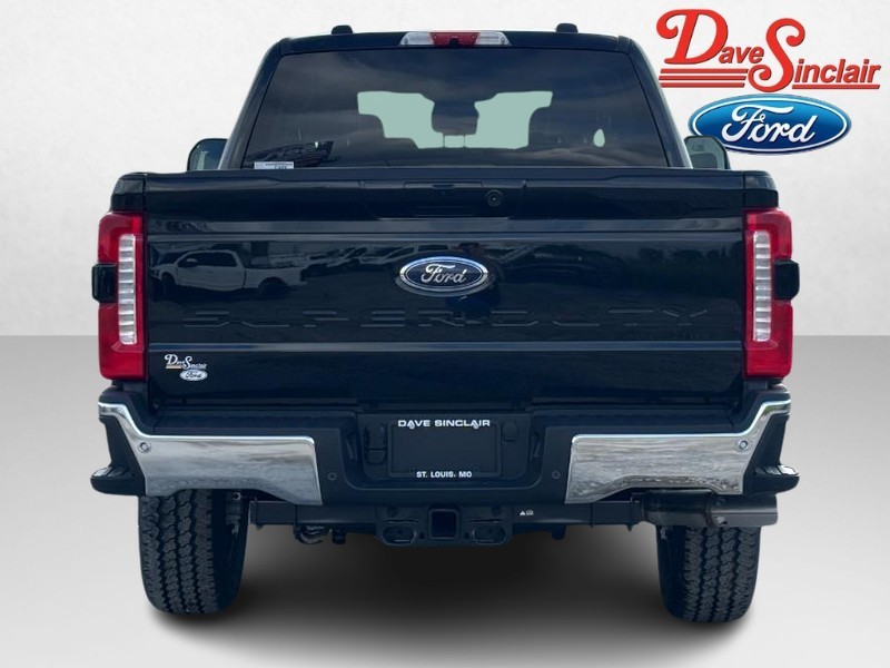 Ford Super Duty F-250 SRW Vehicle Full-screen Gallery Image 08