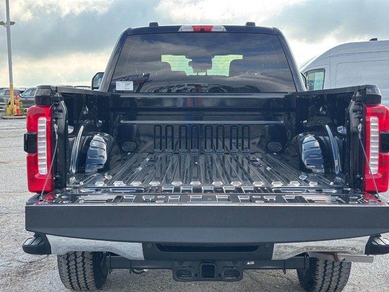 Ford Super Duty F-250 SRW Vehicle Full-screen Gallery Image 11