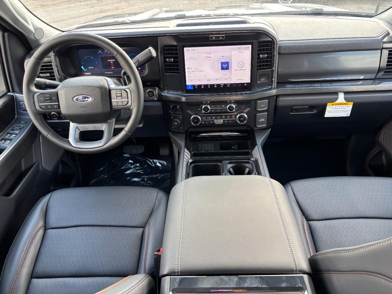Ford Super Duty F-250 SRW Vehicle Full-screen Gallery Image 15