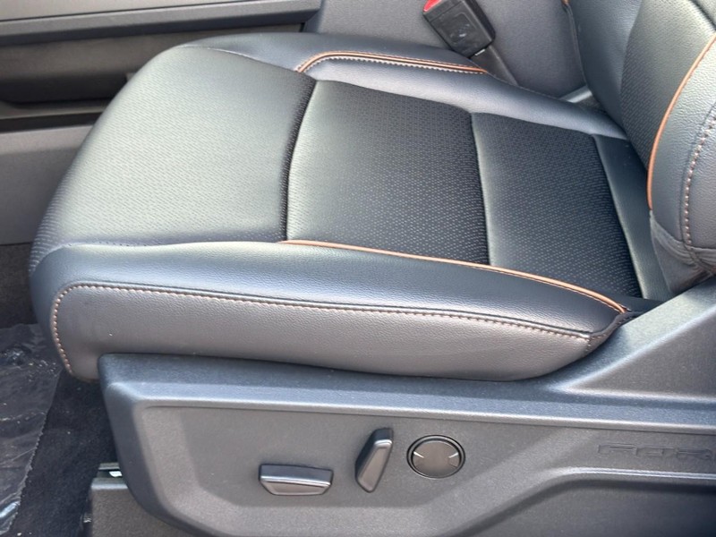 Ford Super Duty F-250 SRW Vehicle Full-screen Gallery Image 17