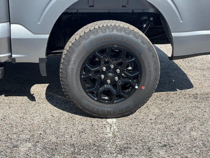 Ford F-150 Vehicle Full-screen Gallery Image 11